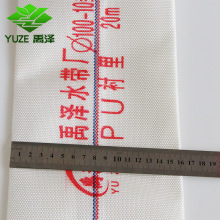 一辆轿车后挡风改装强光频闪灯具：盯着看两秒眼睛生疼