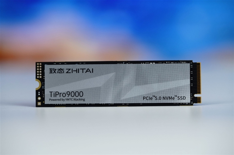 售价近2万元！三星发布P9移动固态：全球首款8TB 4000MB/s USB4硬盘