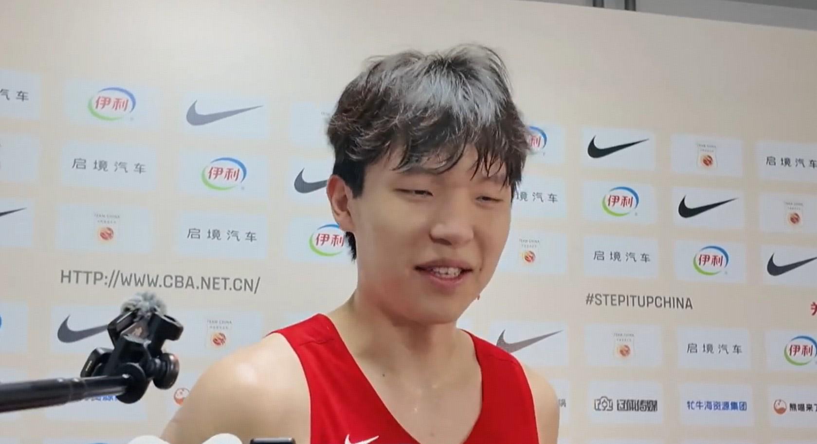杨瀚森：通过训练磨合一起在场上打出默契，晚上全力去拼