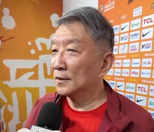宫鲁鸣回应李月汝缺席世界杯：内线实力减了不少分