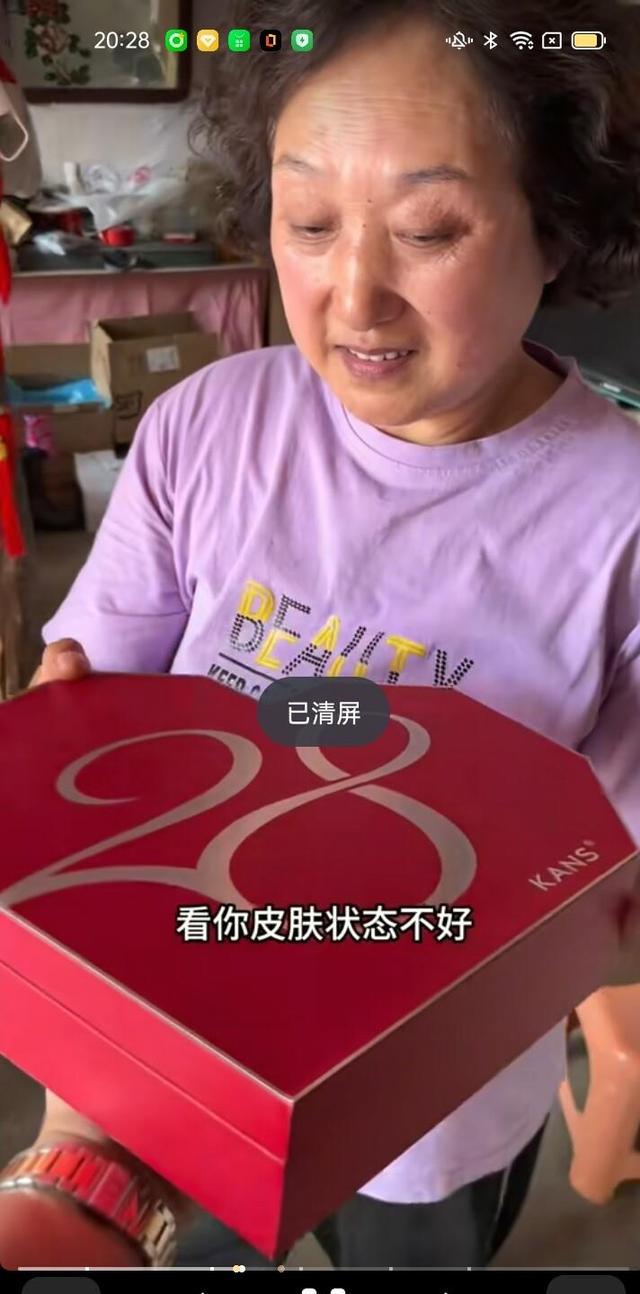 从“全网心疼姥姥”到“更新只为直播”,徐姥姥一家的粉丝正在集体心凉